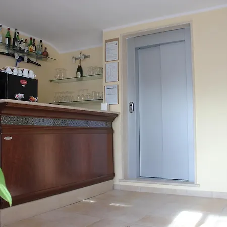 Отель Cenzo *